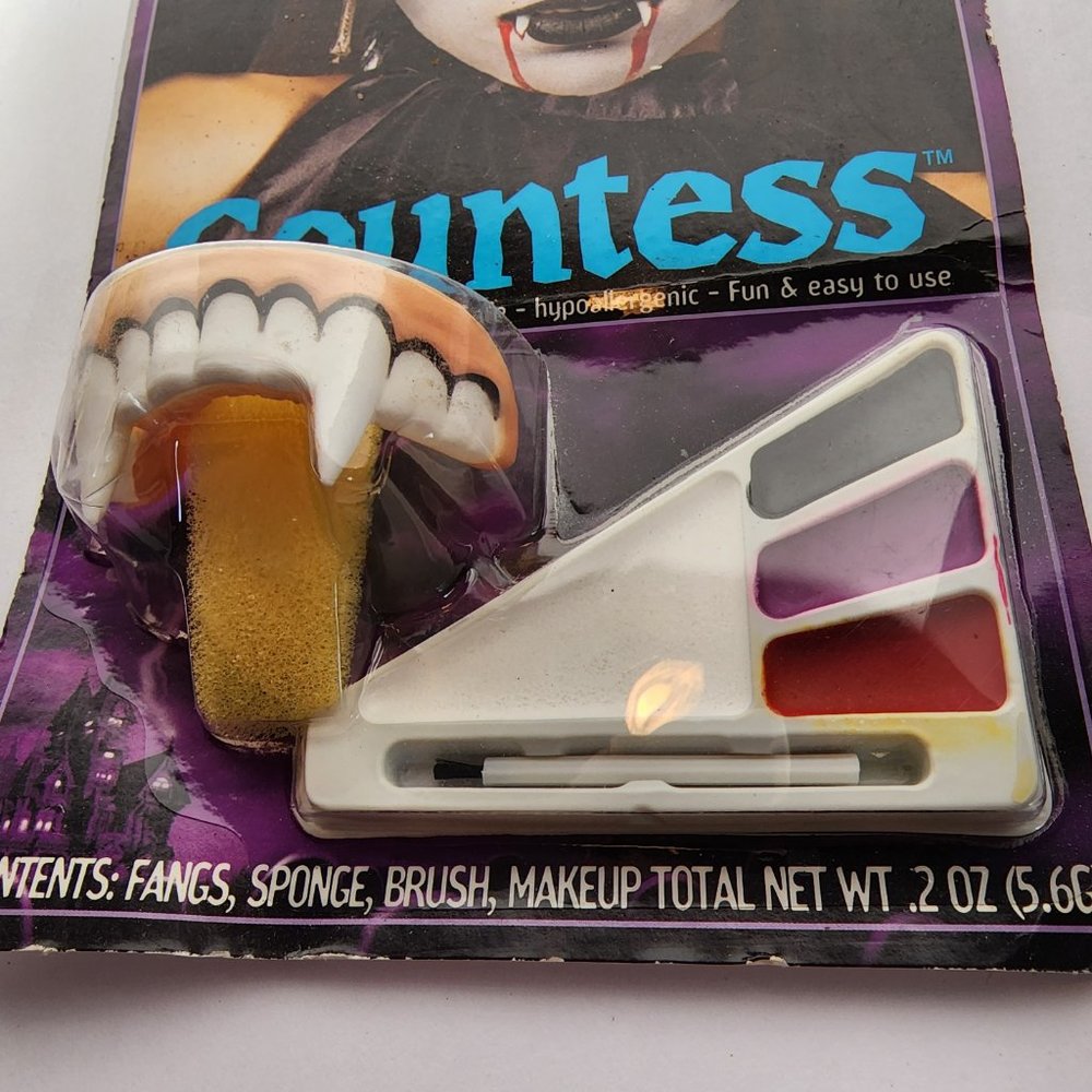 Fun World Countess Makeup Kit - Picture 2 of 9